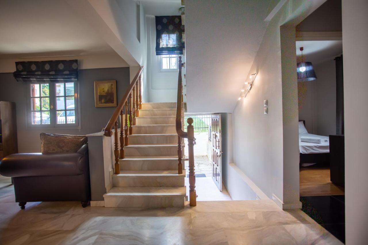 Τraditional Fully Detached Villa On A Luxurious Hillock Of Thessaloniki With Its Own Garden Also For Family & Wedding Gatherings For 10 To 25 People Only 15 Minutes From Airport Bagian luar foto