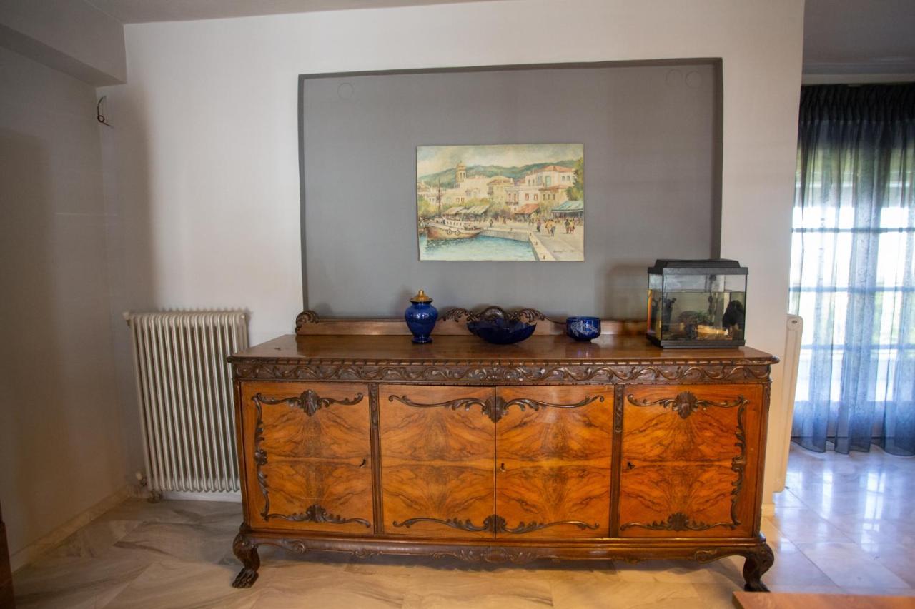 Τraditional Fully Detached Villa On A Luxurious Hillock Of Thessaloniki With Its Own Garden Also For Family & Wedding Gatherings For 10 To 25 People Only 15 Minutes From Airport Bagian luar foto