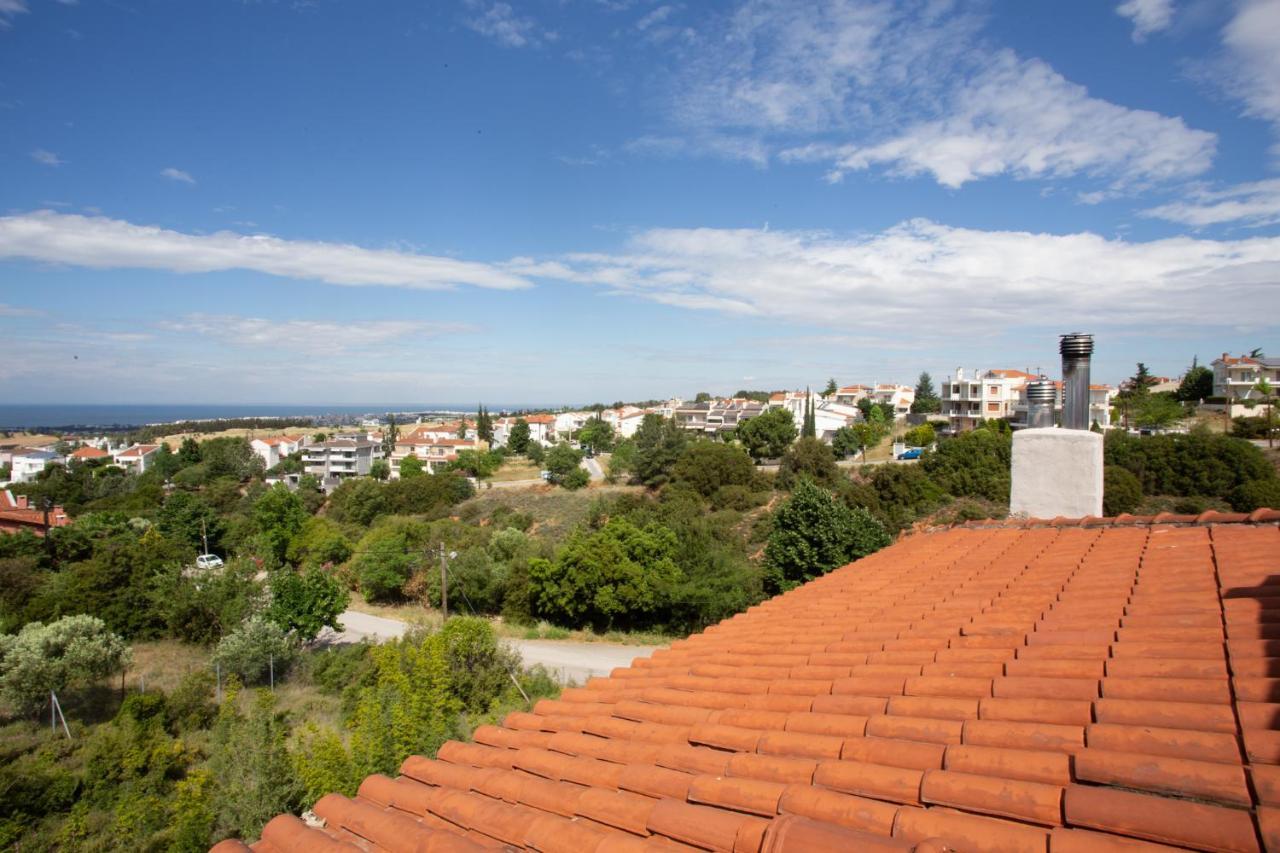 Τraditional Fully Detached Villa On A Luxurious Hillock Of Thessaloniki With Its Own Garden Also For Family & Wedding Gatherings For 10 To 25 People Only 15 Minutes From Airport Bagian luar foto