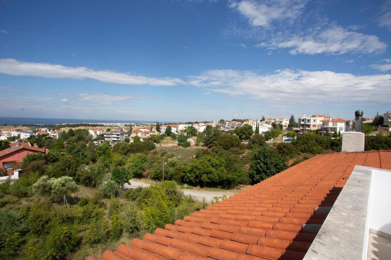 Τraditional Fully Detached Villa On A Luxurious Hillock Of Thessaloniki With Its Own Garden Also For Family & Wedding Gatherings For 10 To 25 People Only 15 Minutes From Airport Bagian luar foto